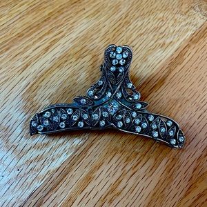 Silver, sparkle claw clip.